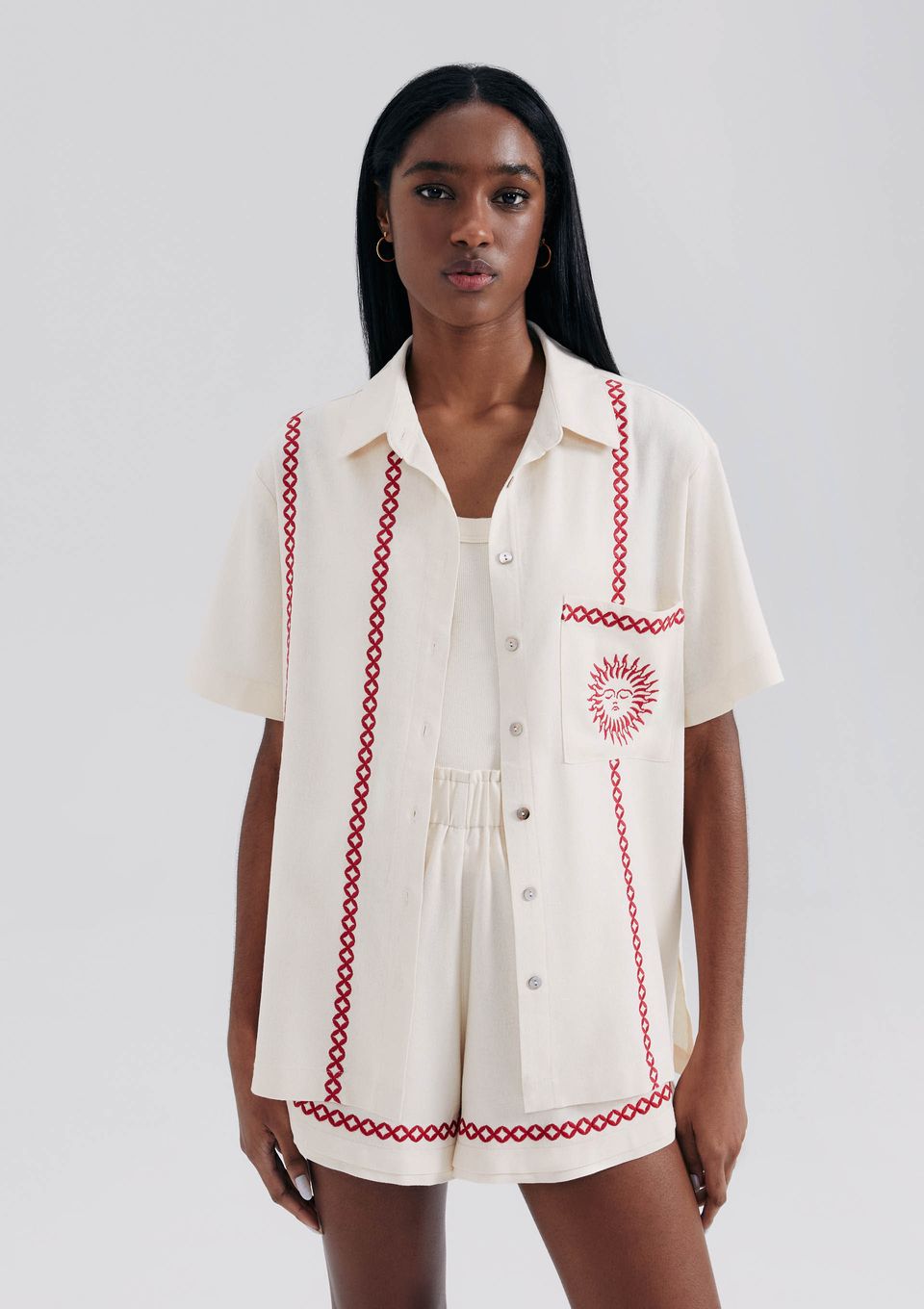 Camisa Feminina Manga Curta Bordada com Linho - Creme