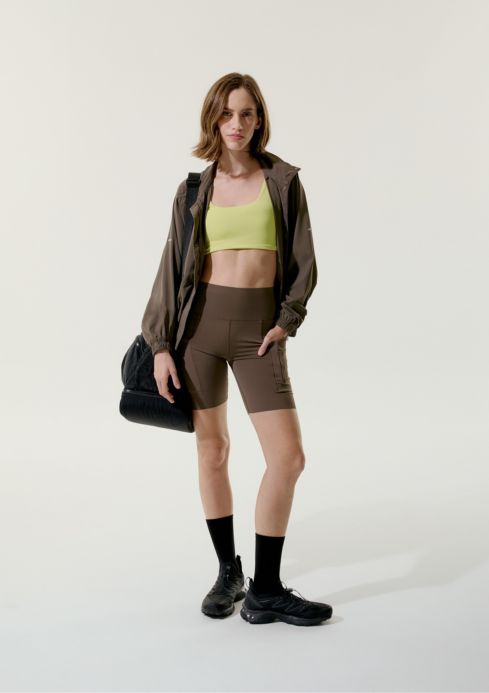 Bermuda Ciclista Feminina 6 Bolsos Com Corte A Laser - Marrom