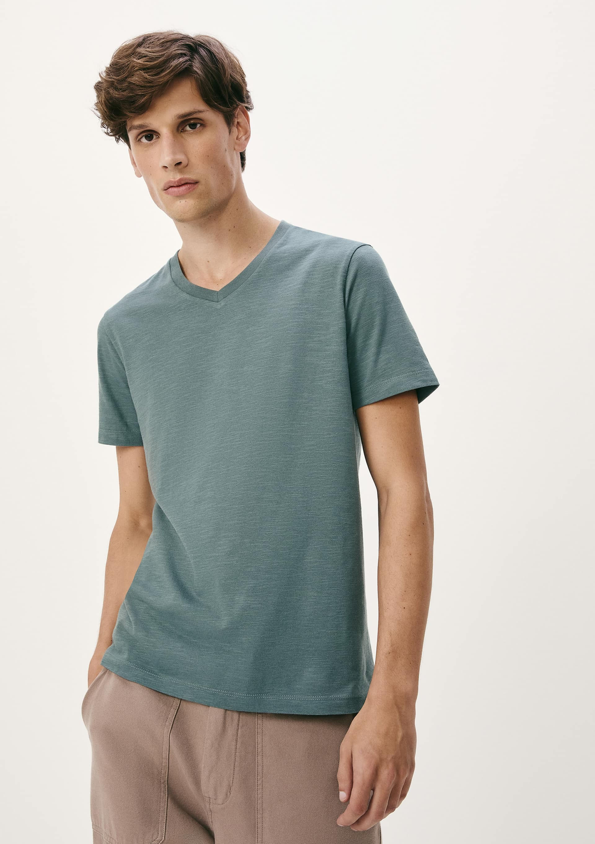 Camiseta Básica Masculina Slim Gola V em Malha Flamê - Verde — Hering