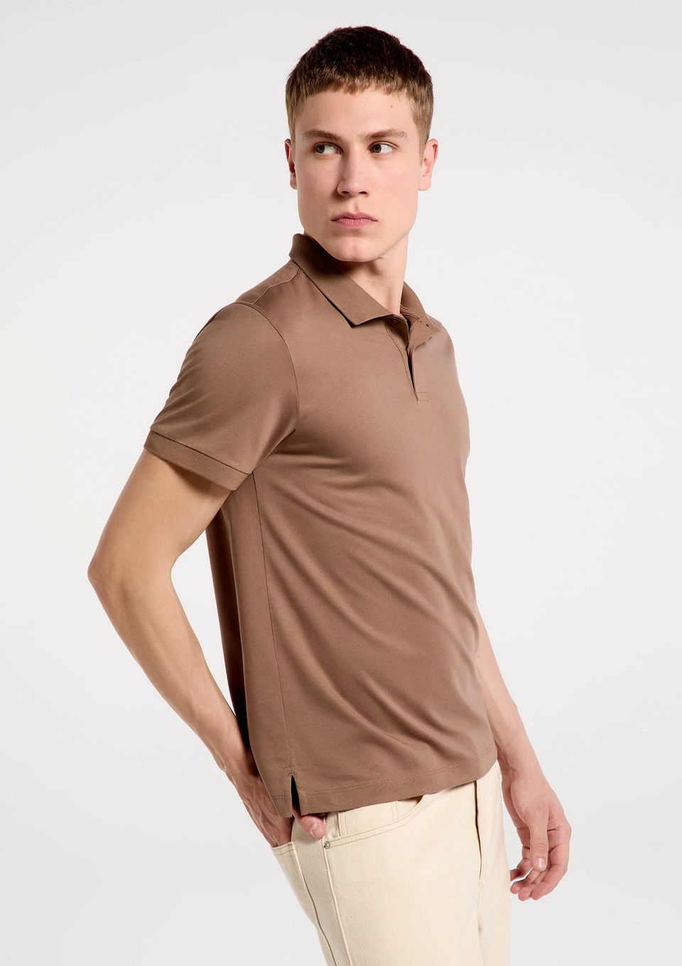 Camisa Polo Básica Masculina em Algodão Pima - Marrom