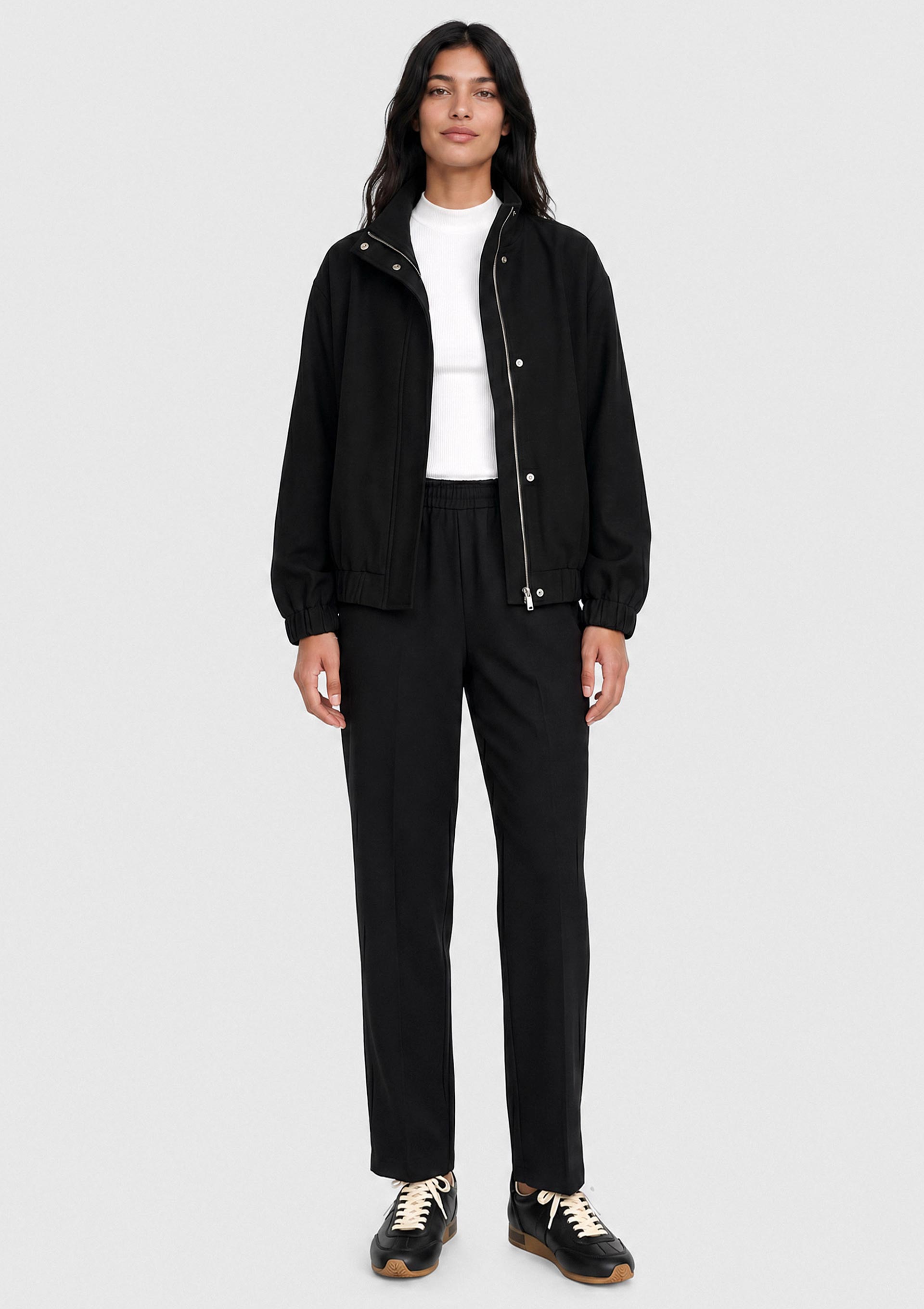 Calça Feminina Carrot Em Tecido Plano - Preto