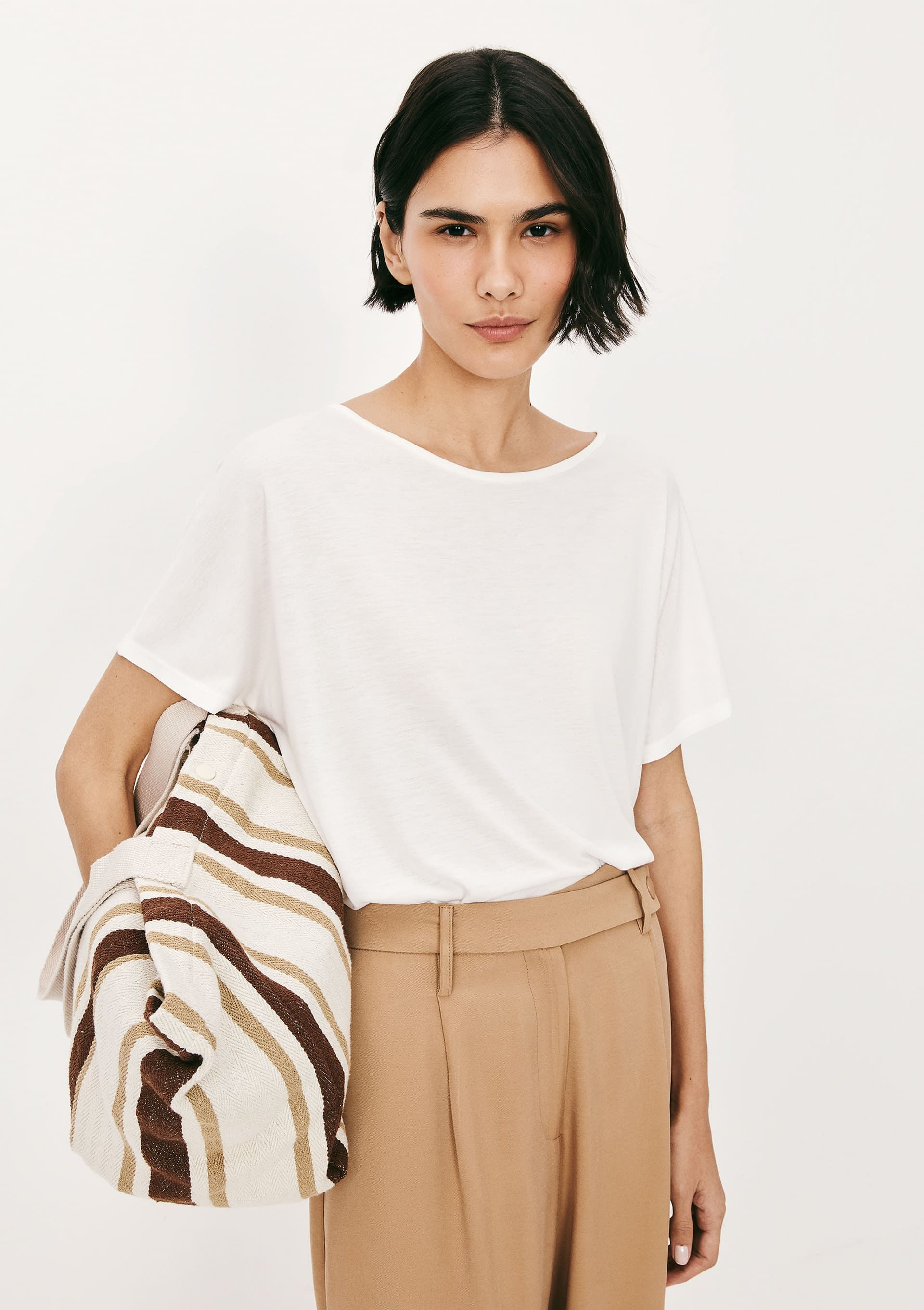 Blusa Básica Feminina Manga Curta Ampla Em Viscose - Off white
