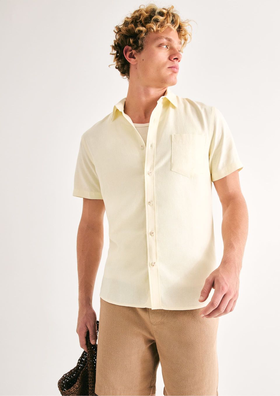 Camisa Básica Masculina Manga Curta em Linho - Amarelo