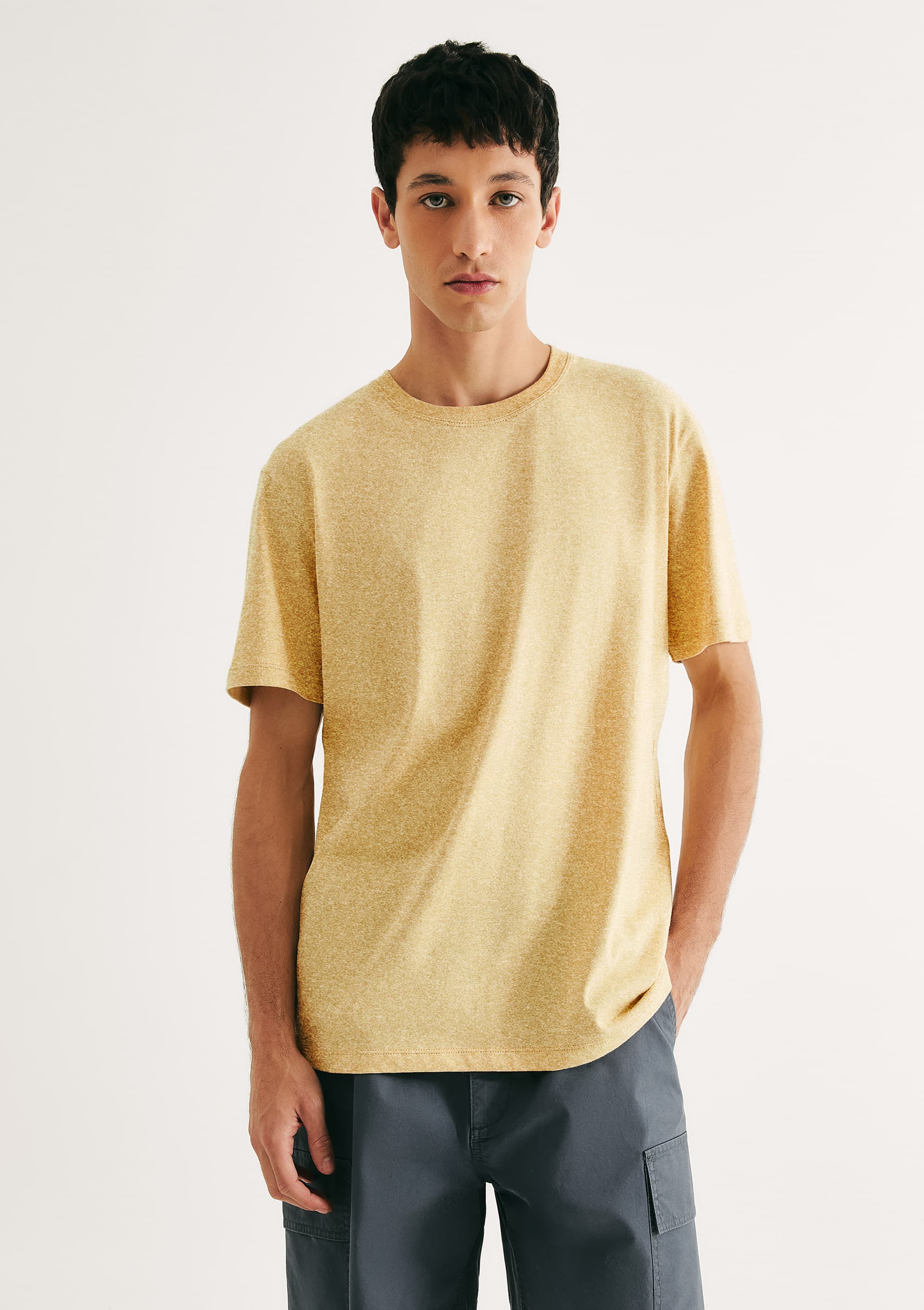 Camiseta Básica Unissex Manga Curta Regular World - Amarelo