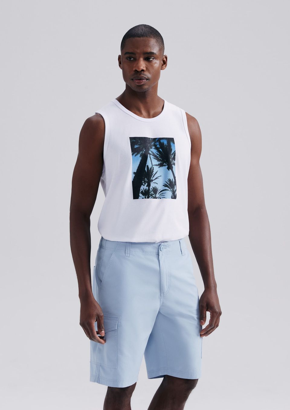 Bermuda Básica Masculina Cargo em Sarja - Azul