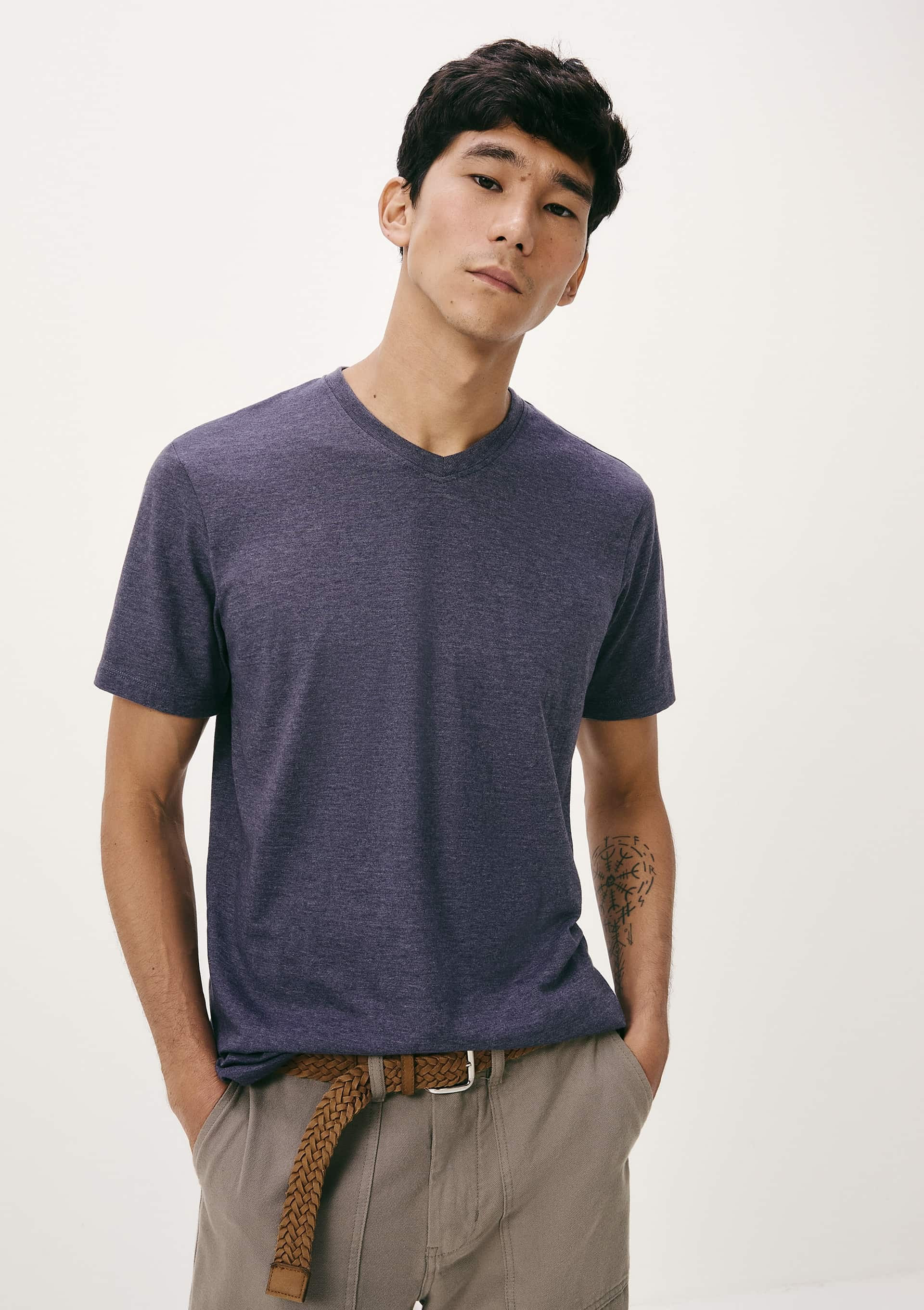 Camiseta Básica Masculina Manga Curta Gola V World - Azul — Hering