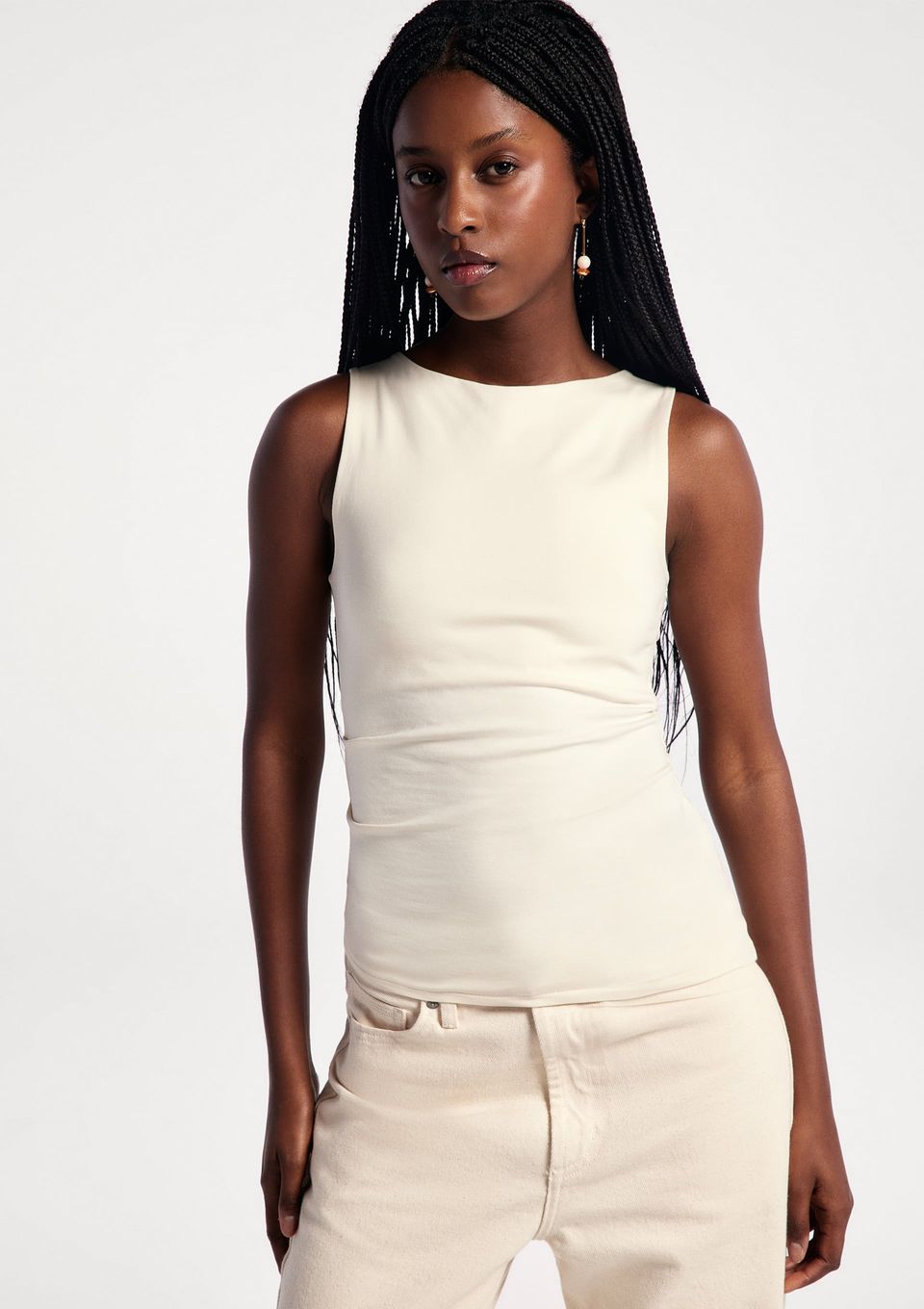Regata Feminina Assimétrica em Malha Premium - Off White