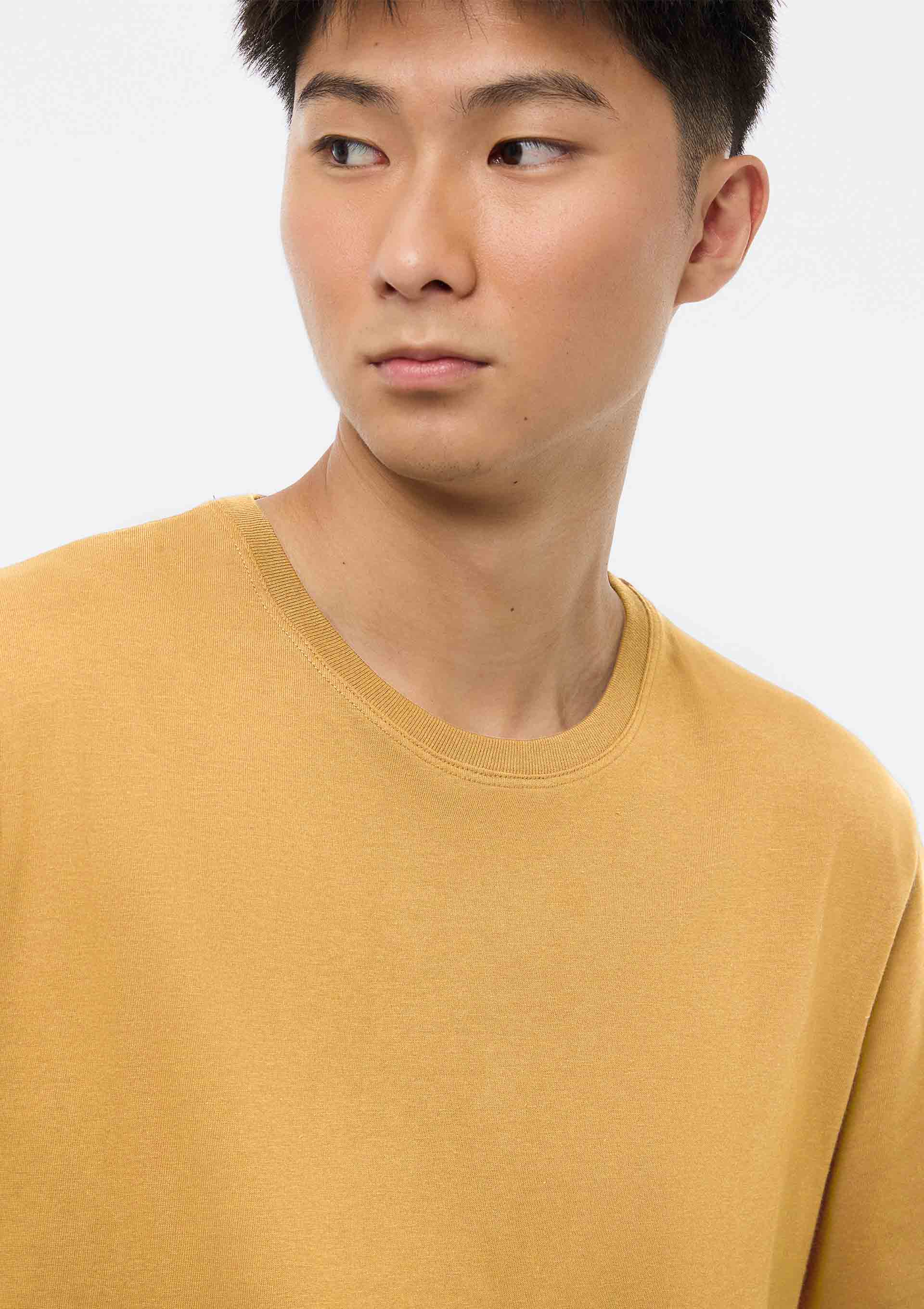 Camiseta Básica Unissex Manga Curta Regular World - Amarelo