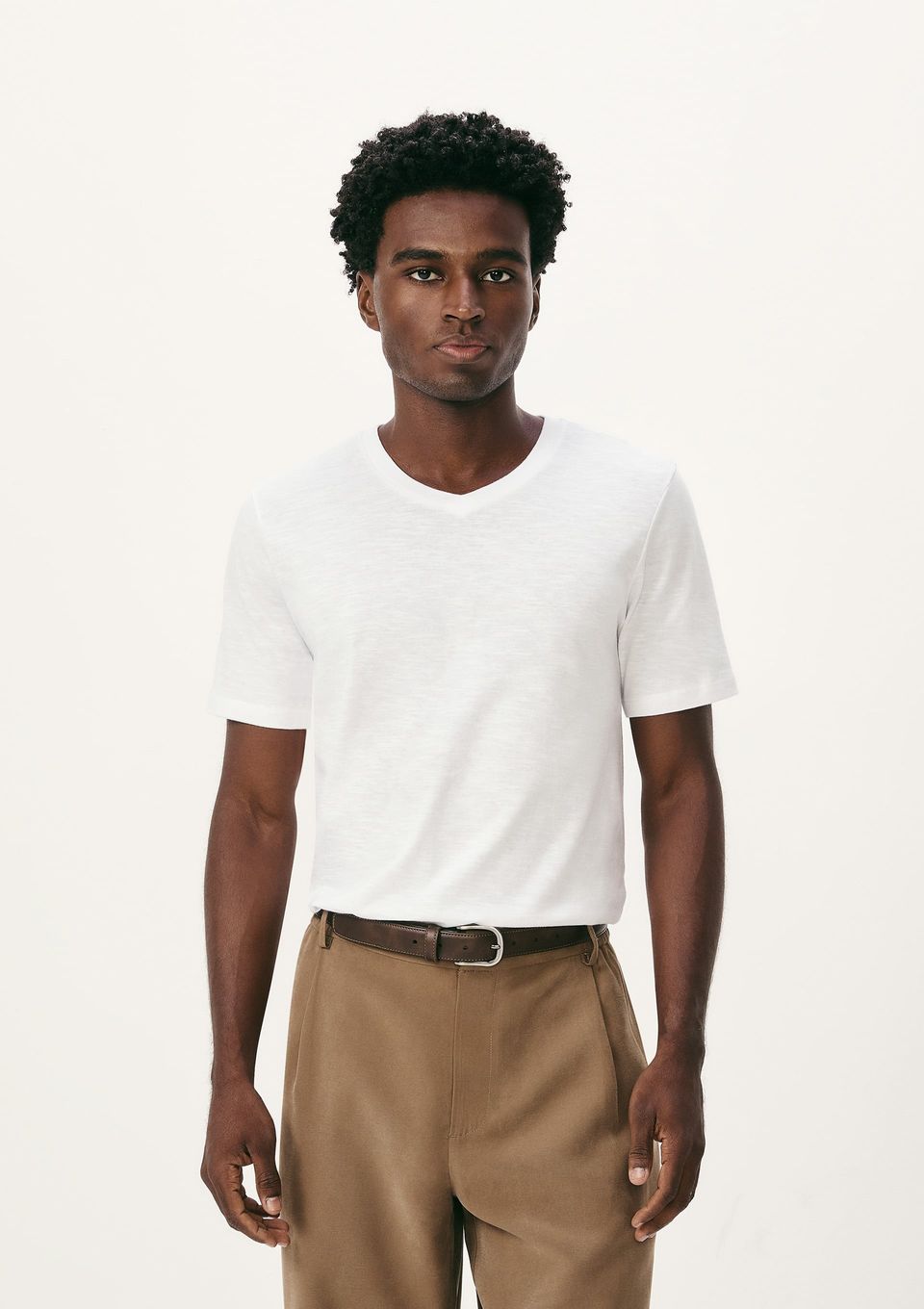 Camiseta Básica Masculina Slim Gola V em Malha Flamê - Branco