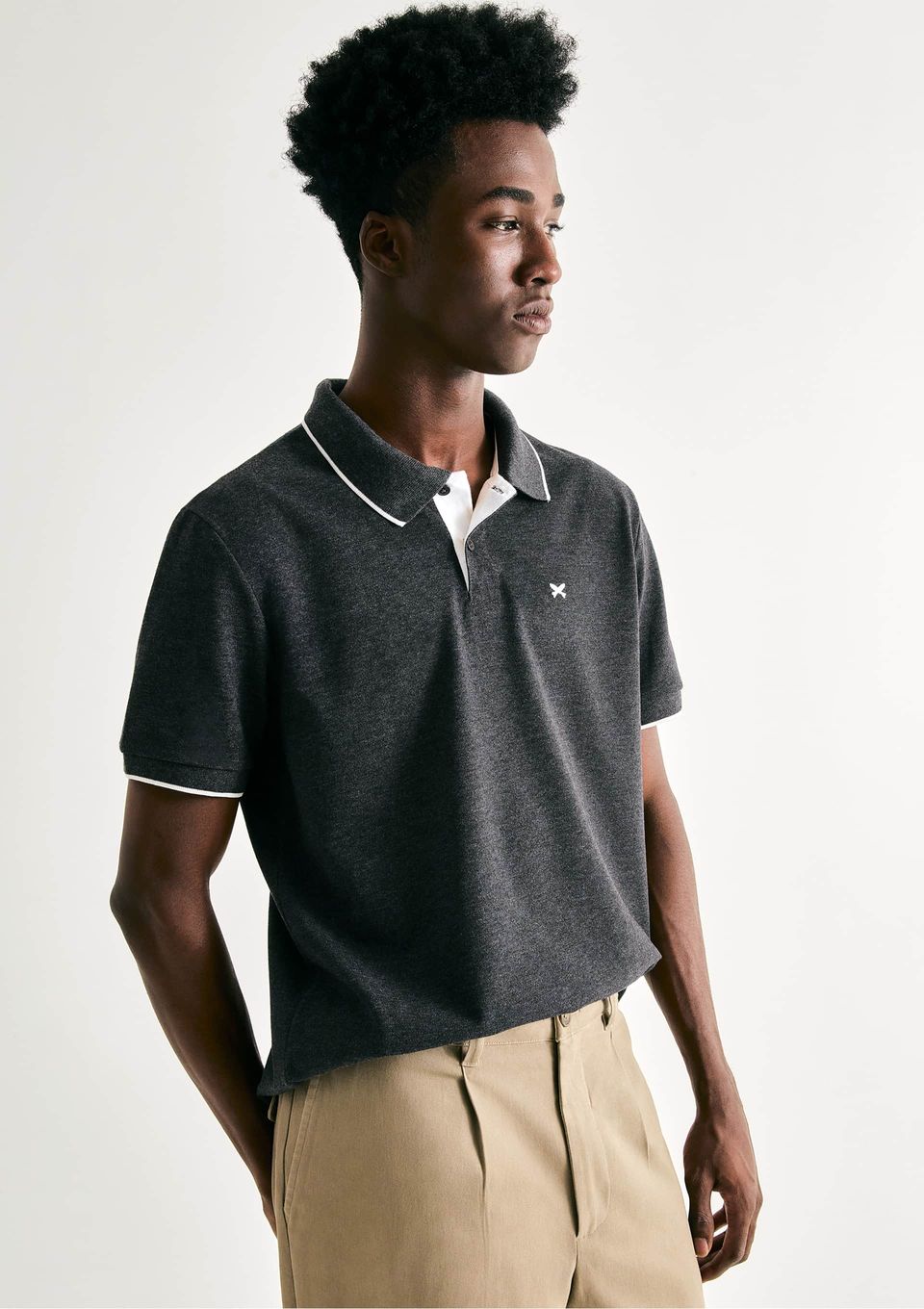 Camisa Polo Básica Masculina em Piquet com Bordado - Cinza