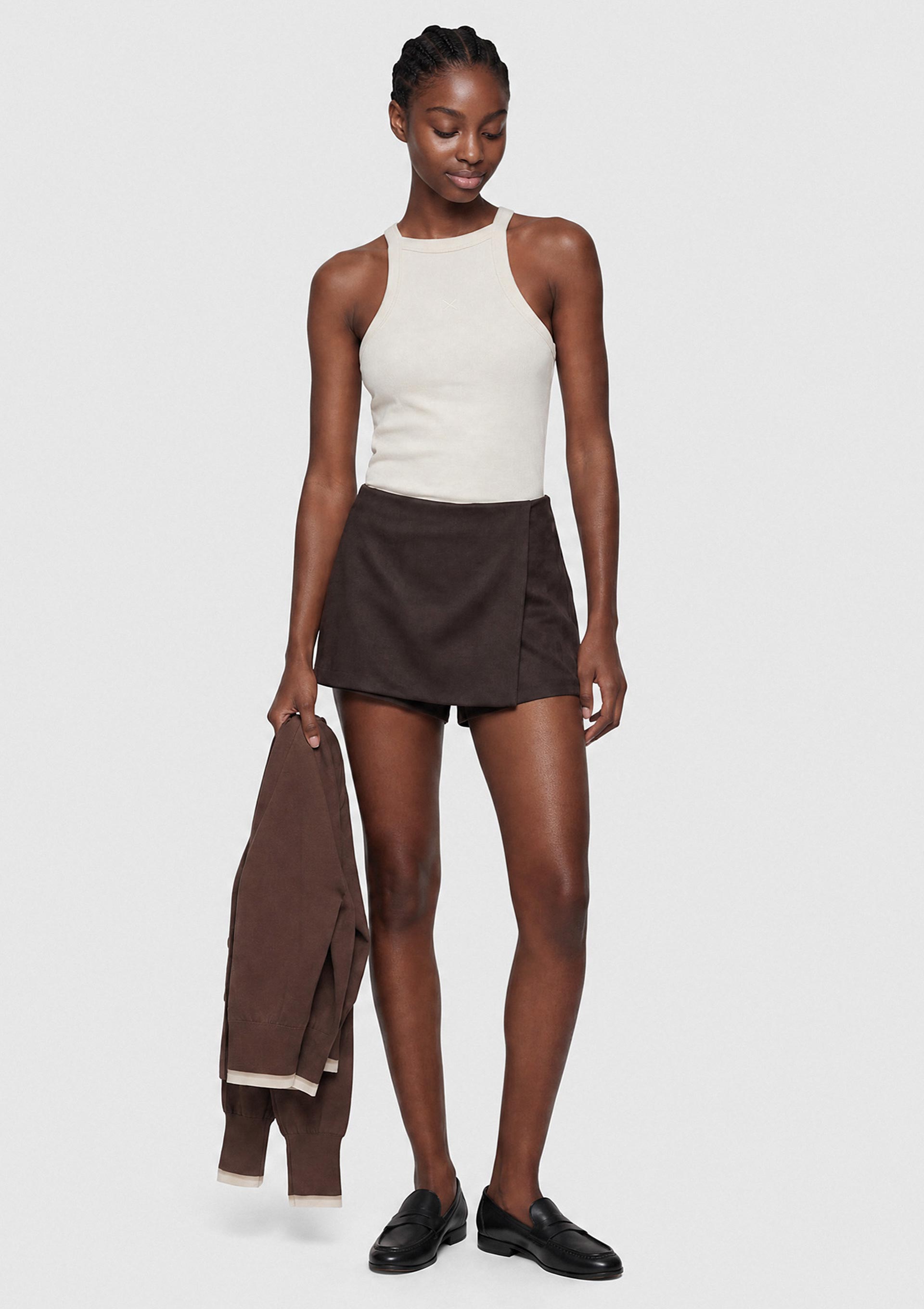 Shorts Saia Transpassado em Suede - Marrom — Hering