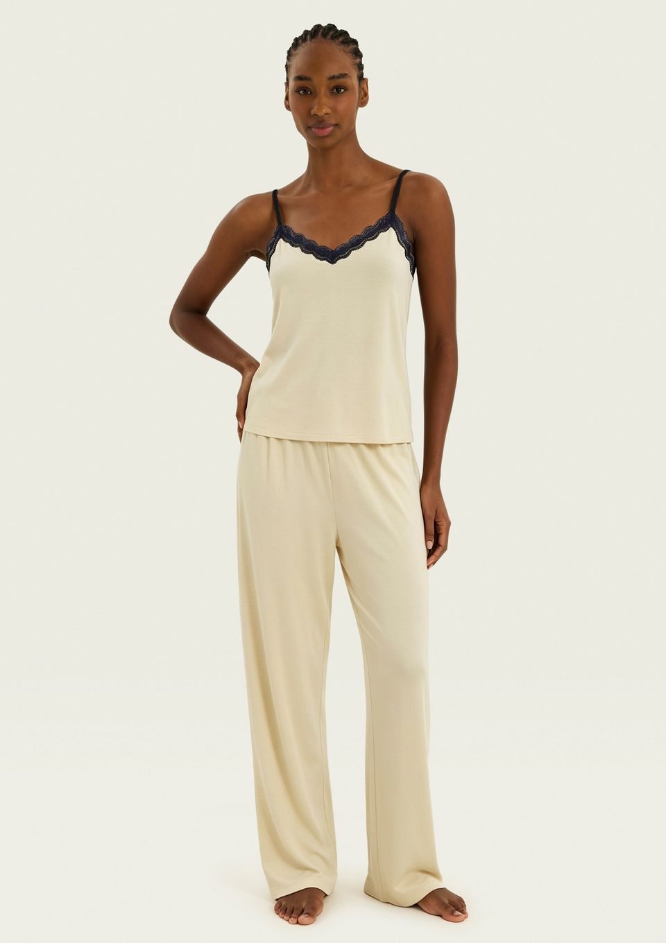 Pijama Longo Feminino em Viscose com Renda - Amarelo