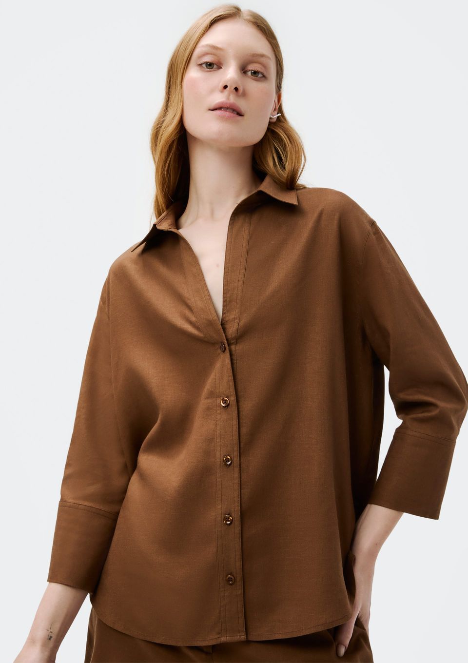 Camisa Feminina Manga 7/8 com Linho - Marrom