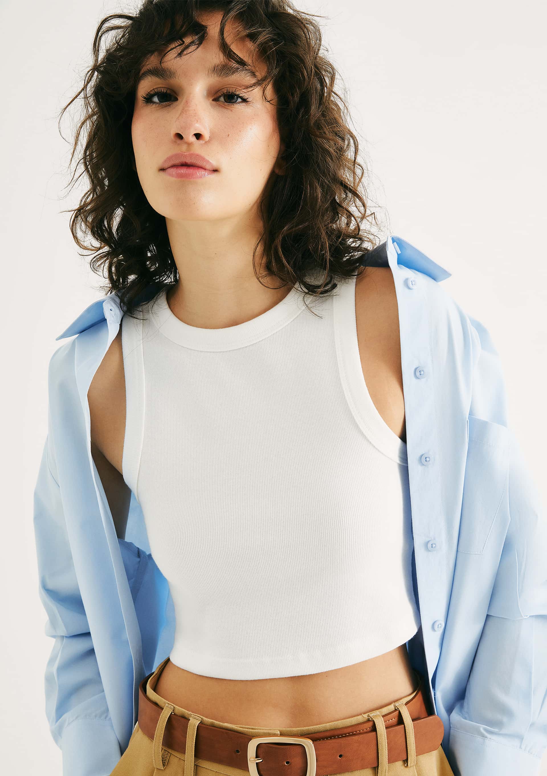 Regata Feminina Cropped Decote Halter Neck em Ribana Canelada - Off White — Hering
