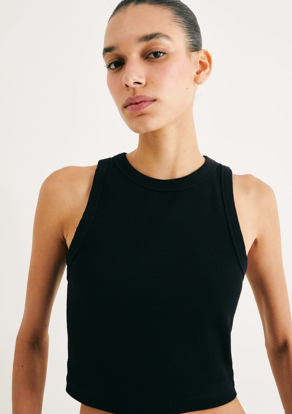 Regata Feminina Cropped Halter Neck em Ribana Canelada - Preto