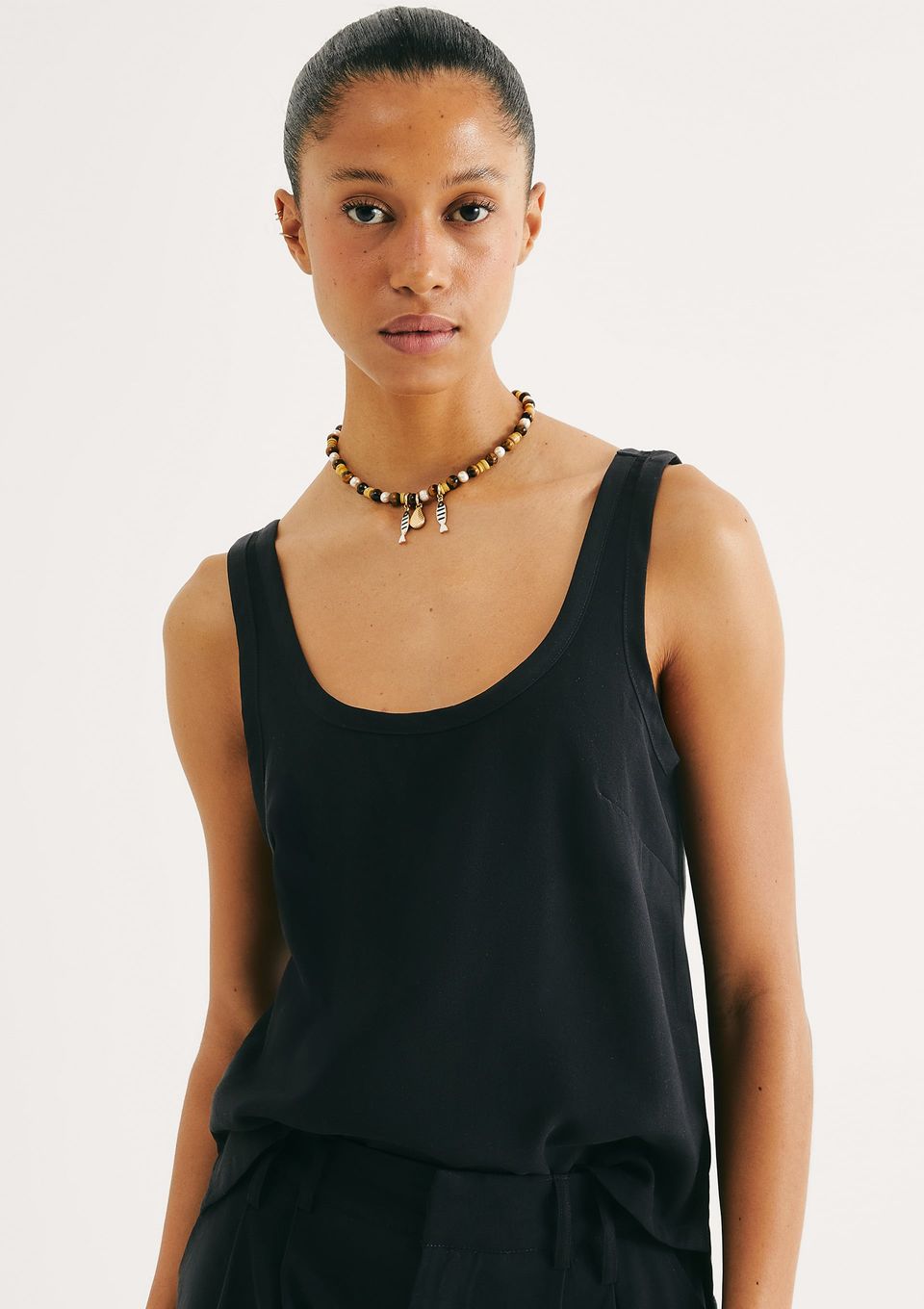 Regata Feminina Decote U em Peach Touch - Preto