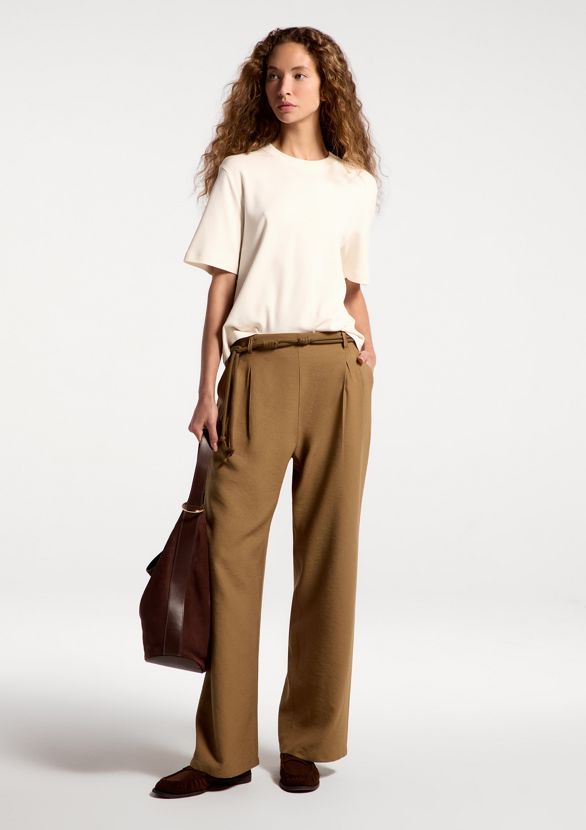 Calça Feminina Texturizada em Viscose - Caqui — Hering