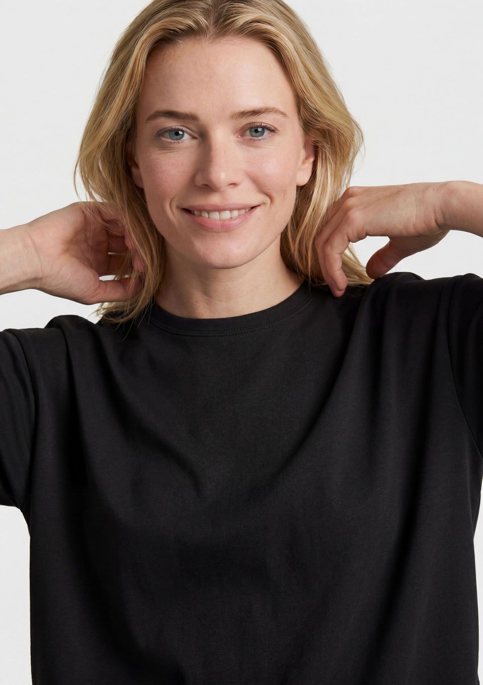 Blusa Feminina Manga Curta em Viscose - Preto