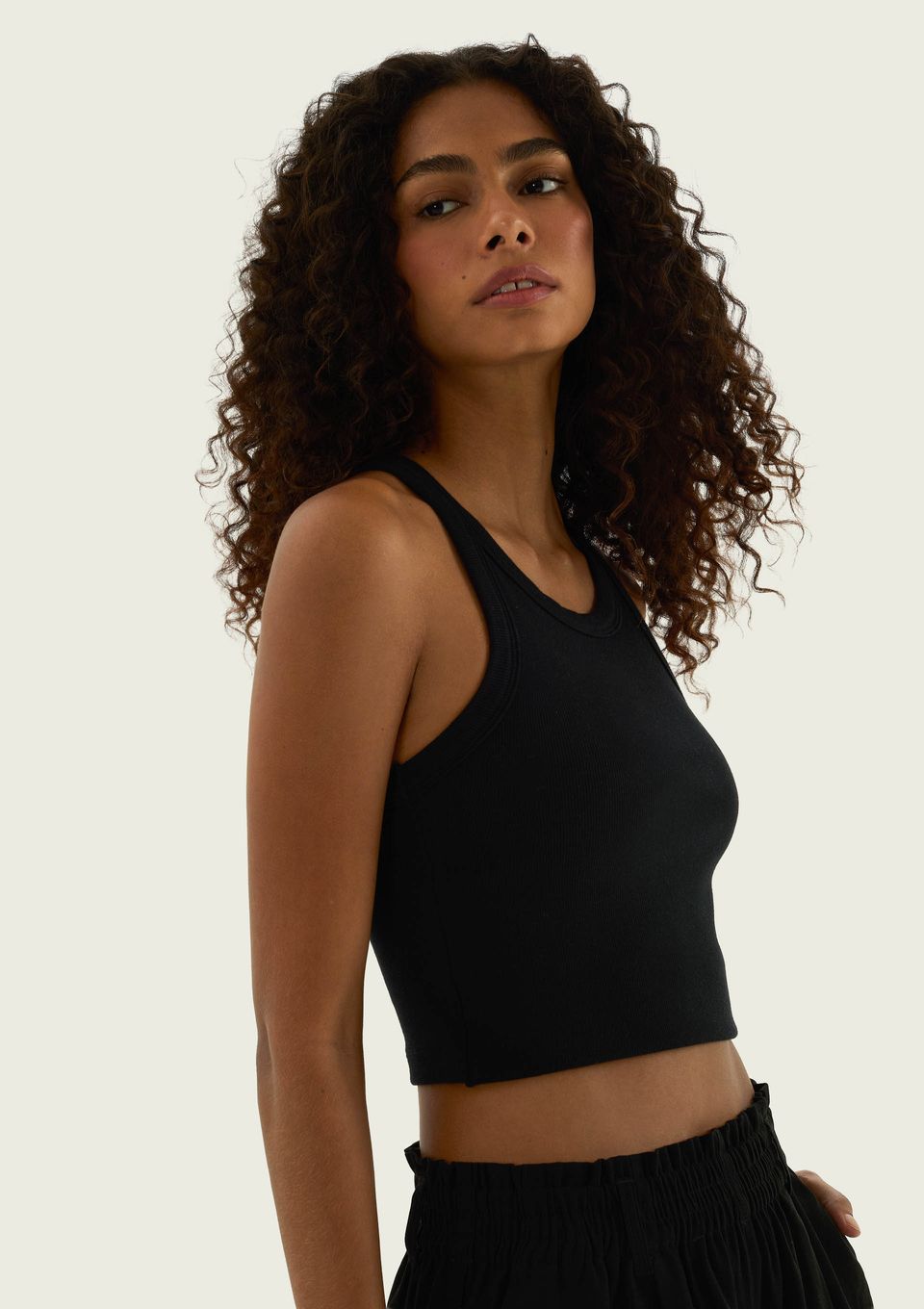 Regata Feminina Alças Médias em Ribana Canelada - Preto