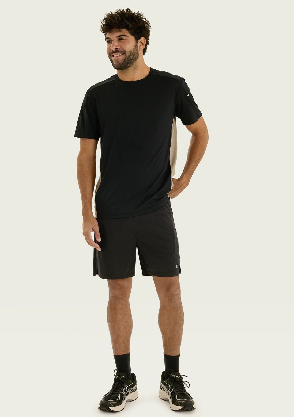 Bermuda Esportiva Masculina com Recorte - Preto