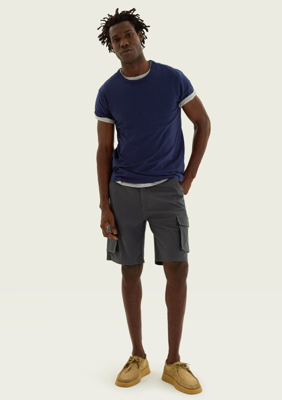 Bermuda Masculina Cargo em Sarja - Cinza