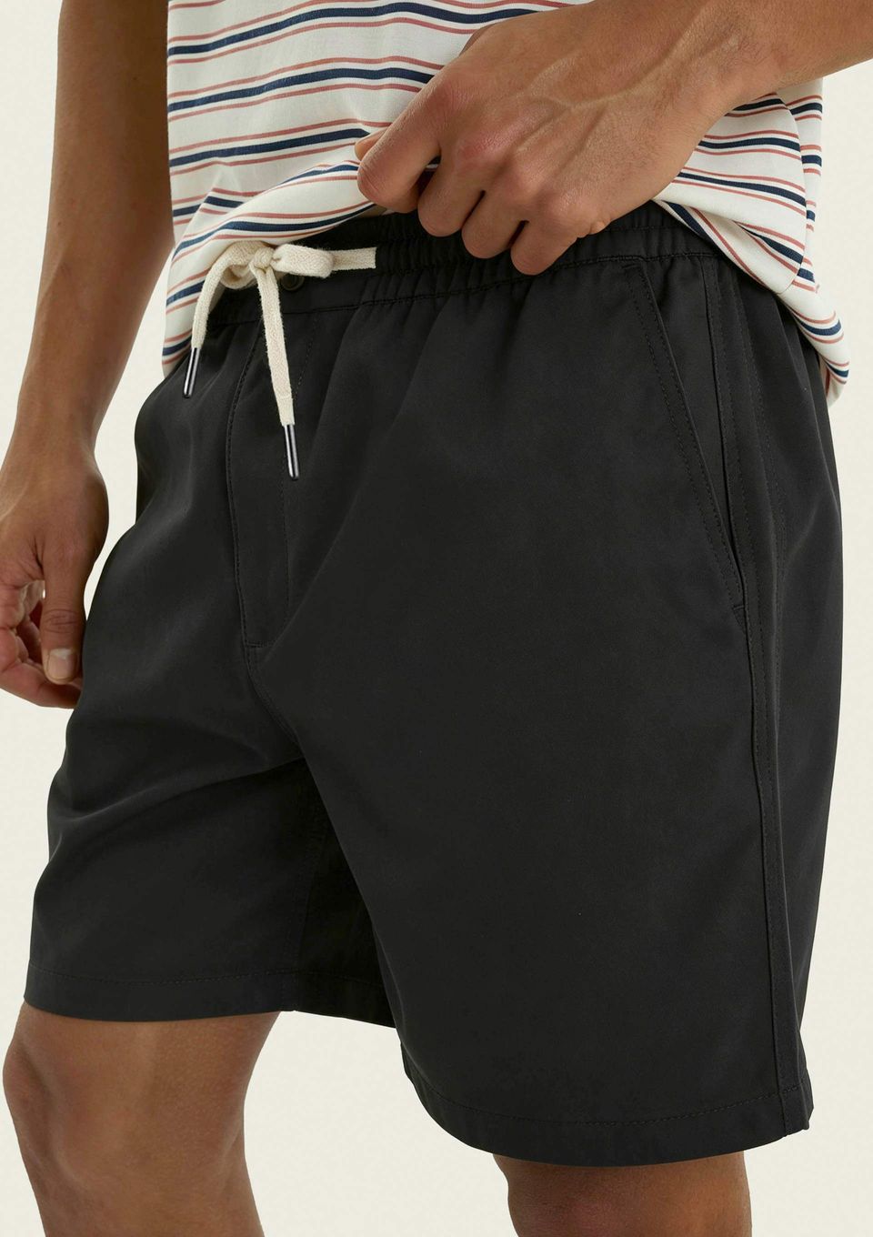 Bermuda Masculina Reta em Sarja - Preto