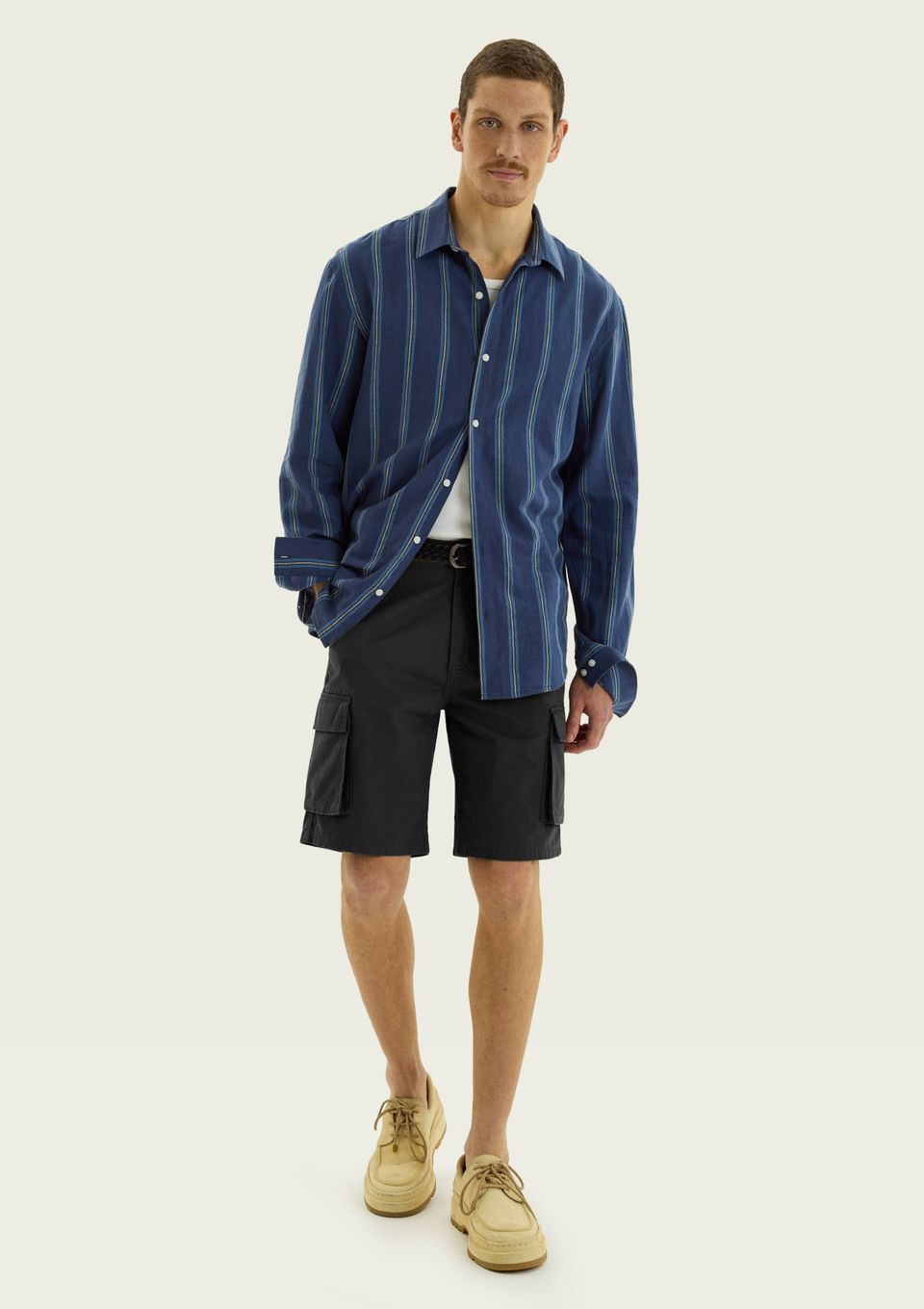 Bermuda Masculina Cargo em Sarja - Preto