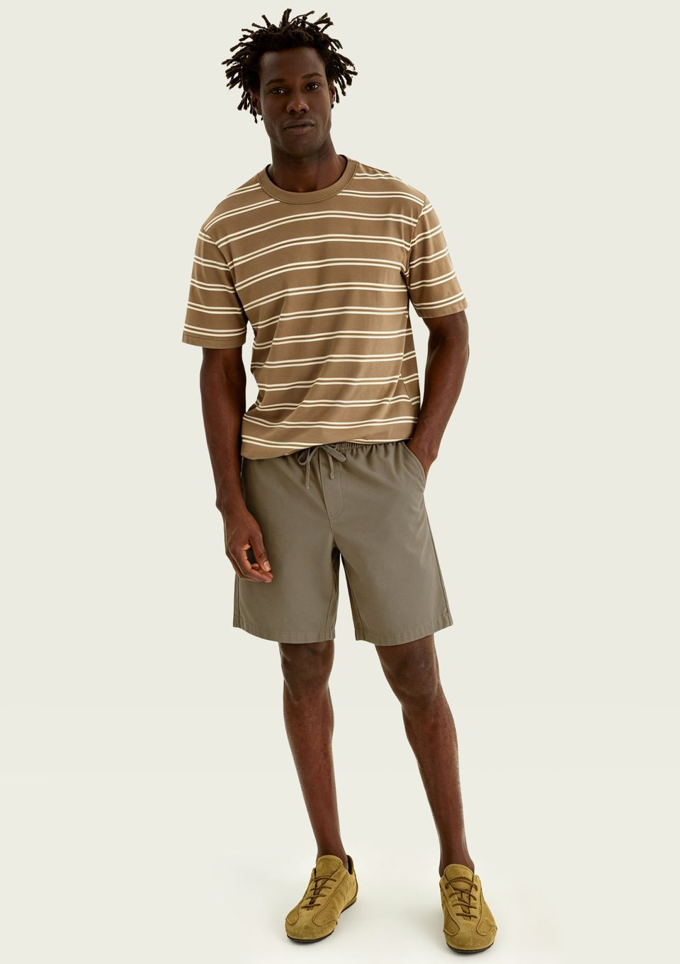 Bermuda Básica Masculina em Sarja - Verde