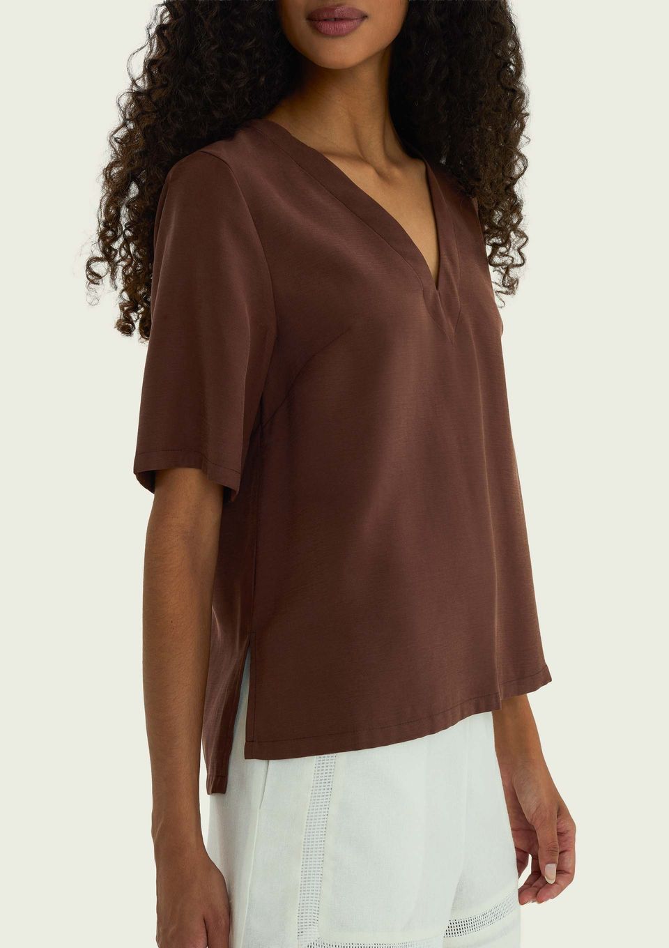 Blusa Feminina Manga Curta Decote V - Marrom