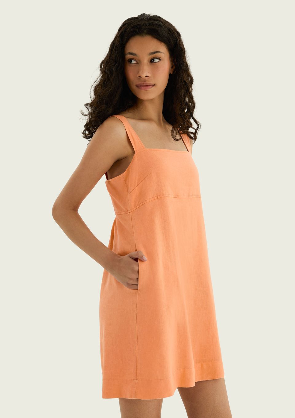 Vestido Curto Decote Quadrado - Laranja