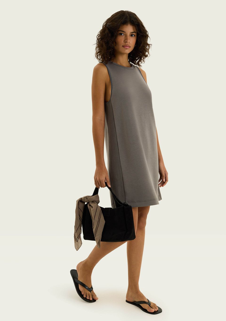 Vestido Curto Reto em Modal - Cinza