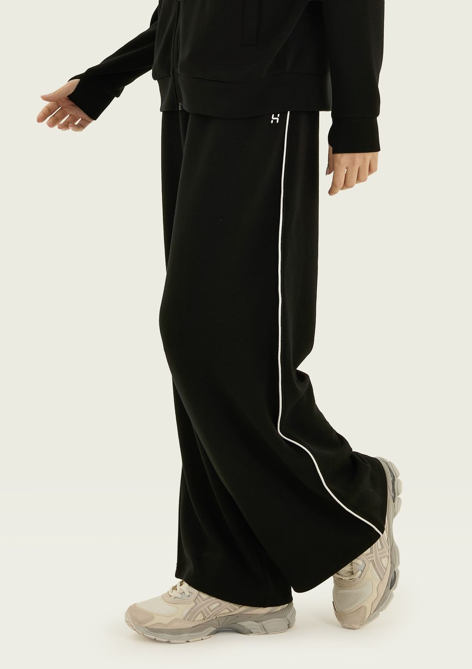 Calça Esportiva Feminina Wide Leg em Modal - Preto