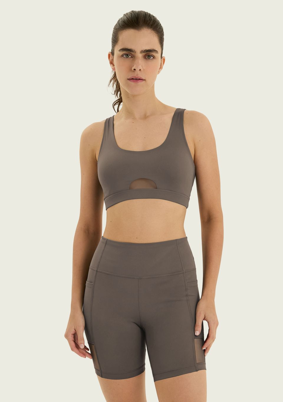 Bermuda Esportiva Feminina Elastizada - Marrom
