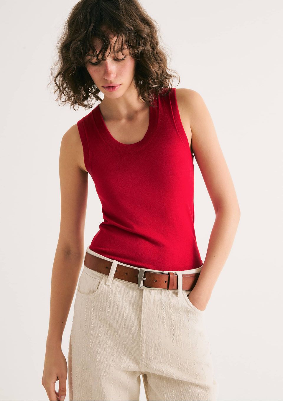 Regata Feminina Slim Decote U em Tricô de Viscose - Vermelho