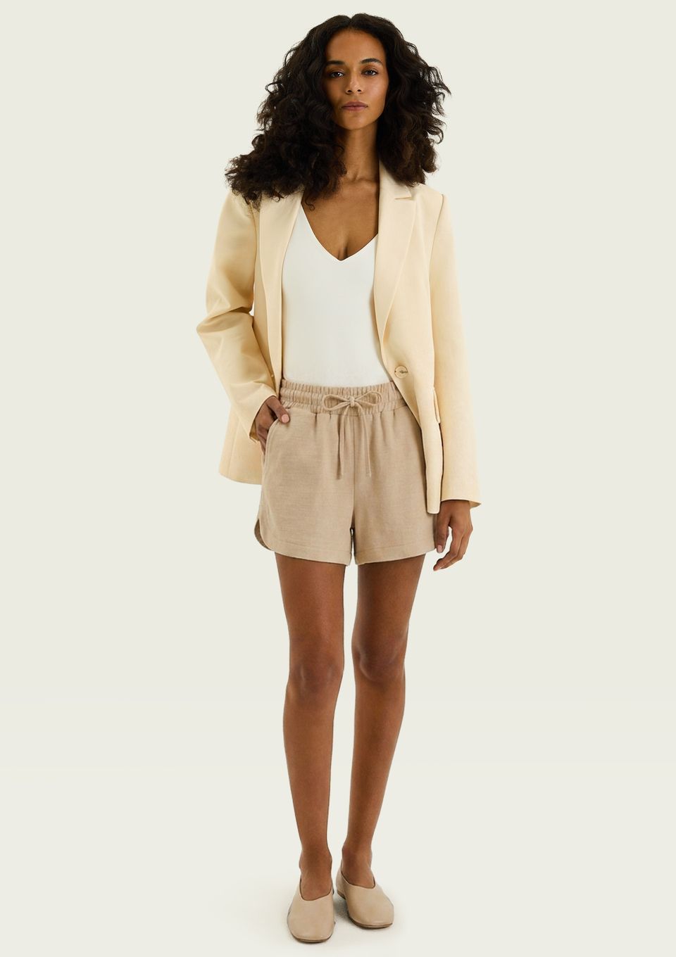 Shorts Feminino Malha Texturizada Cós Elástico Cordel - Creme