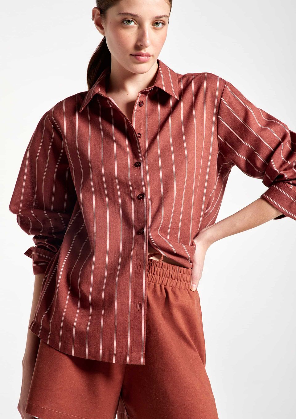 Camisa Feminina Manga Longa em Tricoline Fio Tinto - Marrom