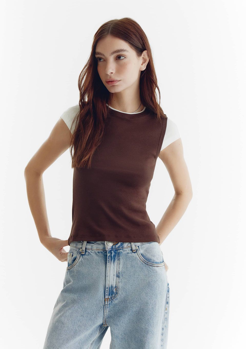 Blusa Feminina com Sobreposição em Malha Ultrasoft - Marrom