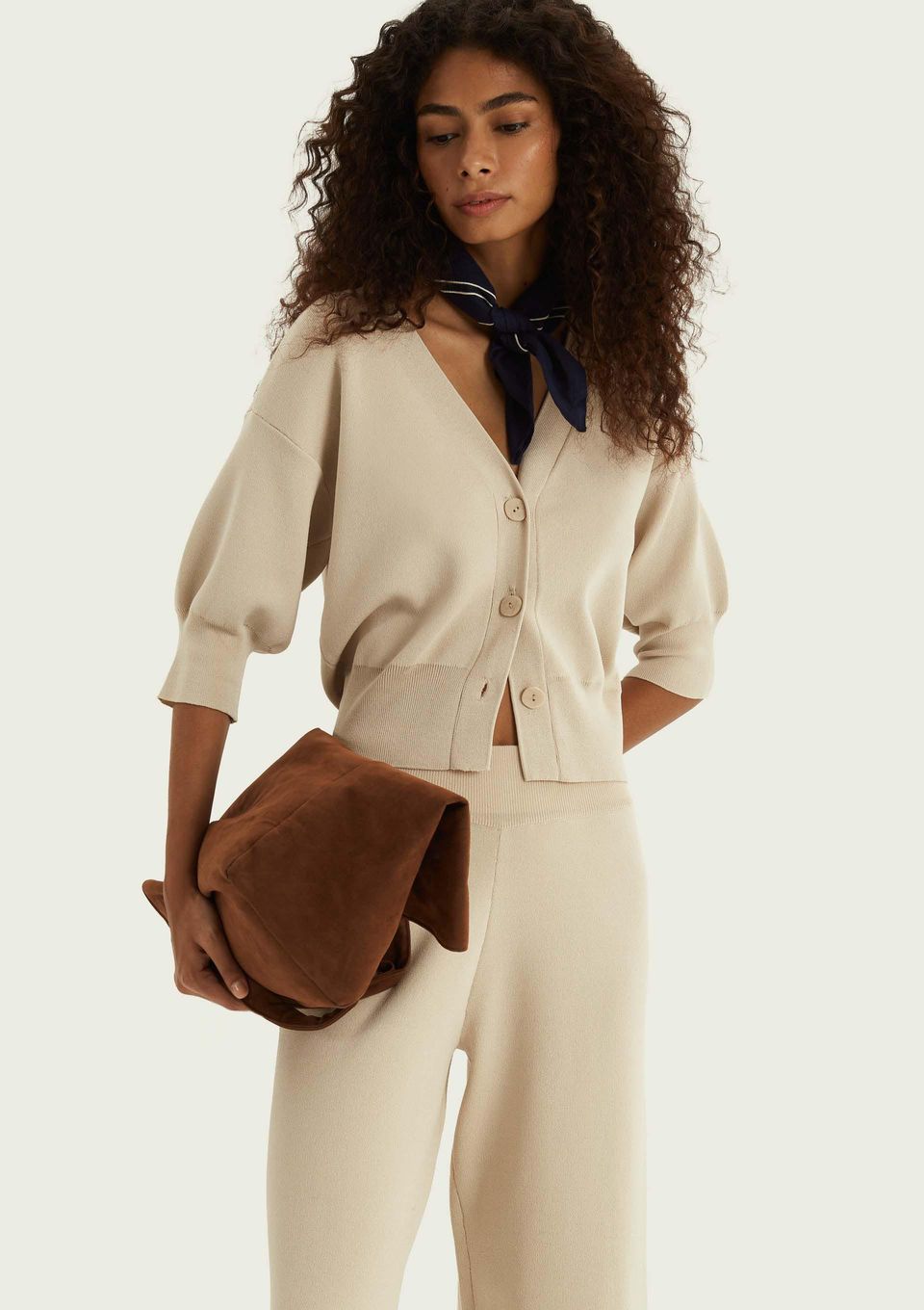 Blusa Feminina Ampla Manga 3/4 em Tricô Leve - Bege
