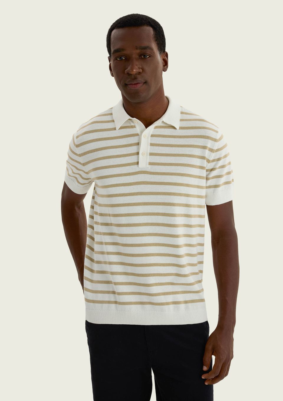 Polo Masculina Manga Curta em Tricô Listrado - Bege