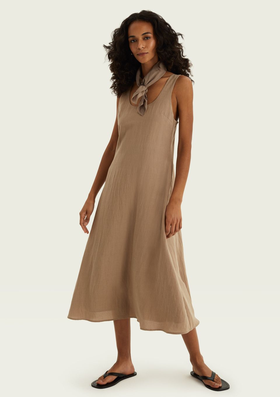 Vestido Midi Evasê em Liocel - Bege