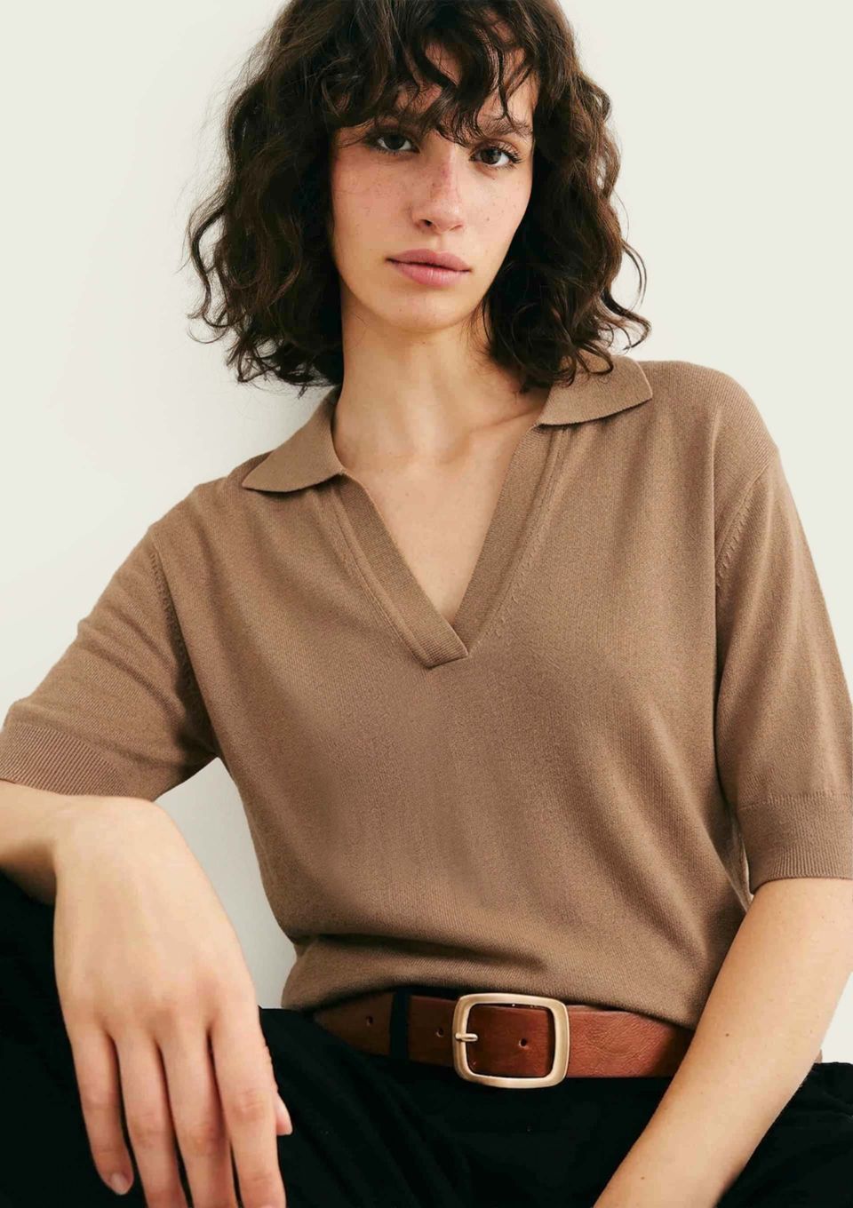 Polo Feminina em Tricô Leve - Marrom