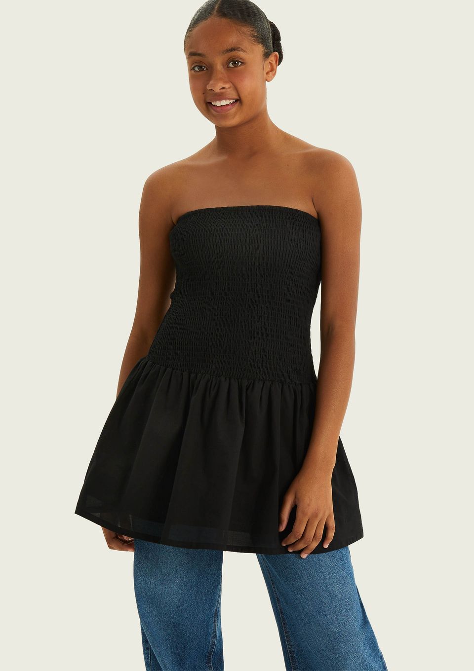 Vestido Curto Teen Sem Manga Rodado em Lastex - Preto