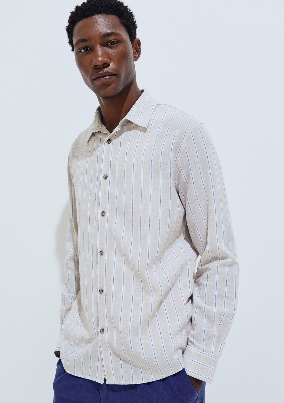 Camisa Masculina Manga Longa Listrada em Linho - Bege