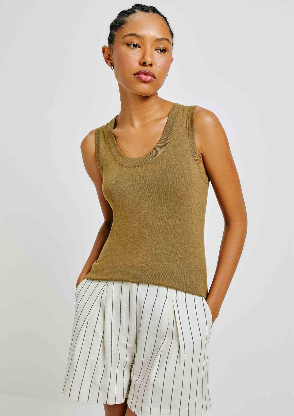 Regata Feminina Slim Decote U em Tricô de Viscose - Verde
