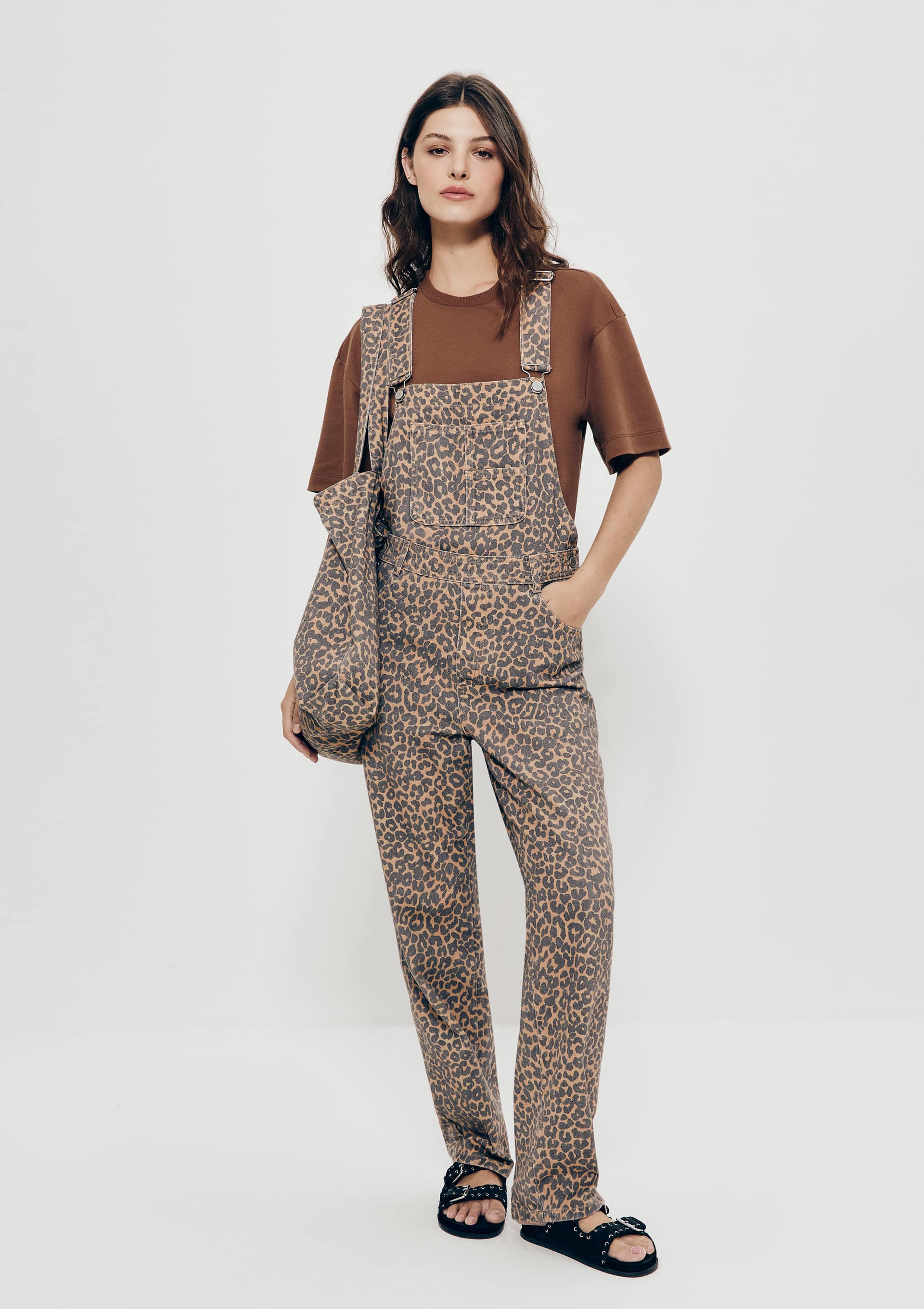 Jardineira Longa de Sarja Animal Print  - Marrom — Hering