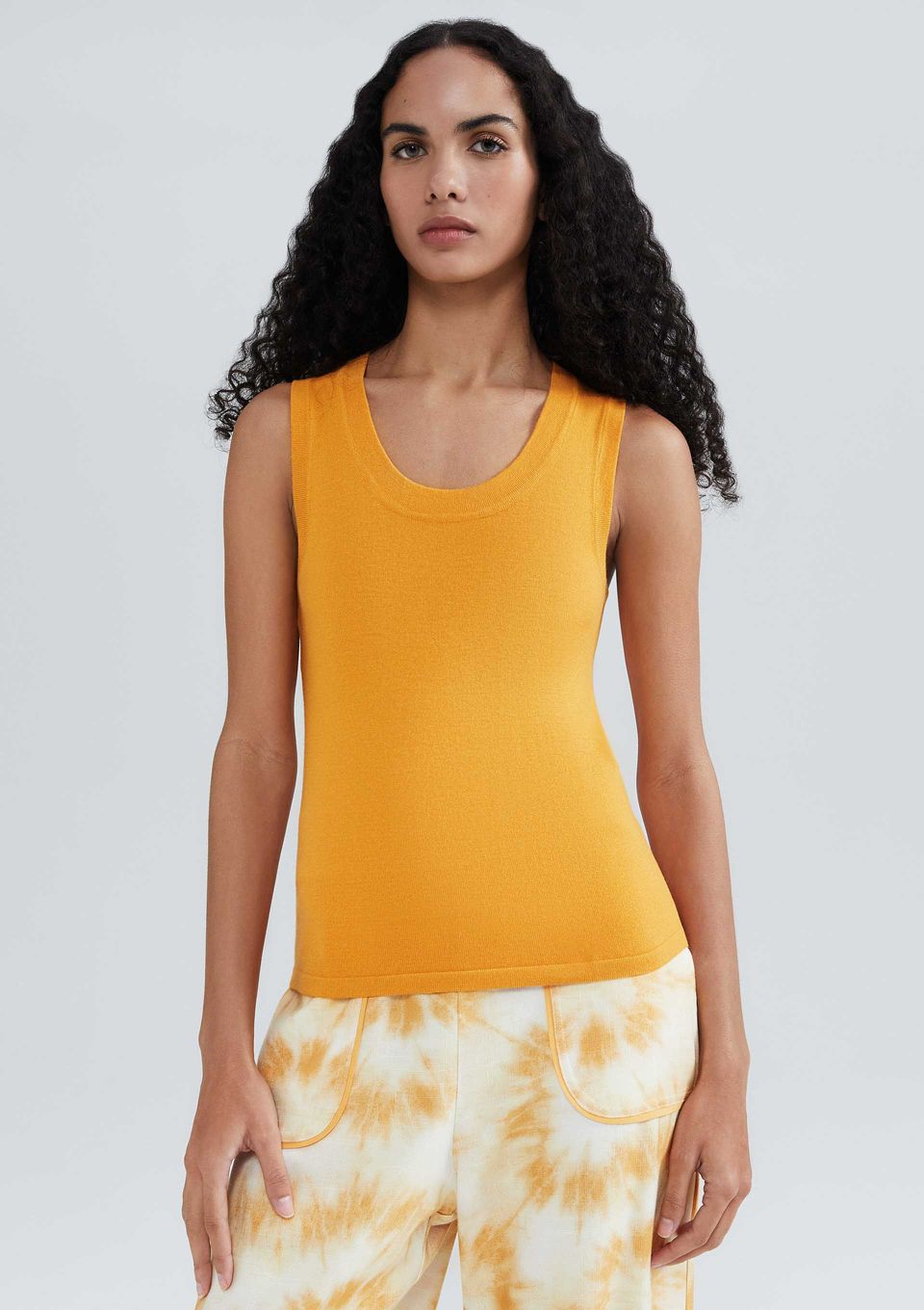 Regata Feminina Slim Decote U em Tricô de Viscose - Laranja