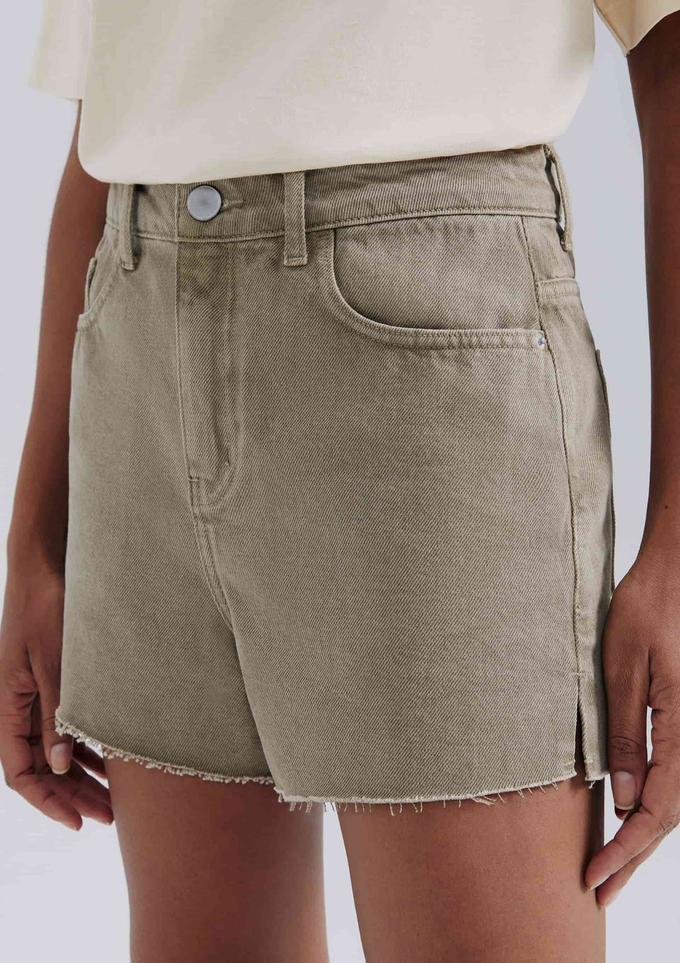 Shorts Feminino Cintura Média em Sarja - Marrom
