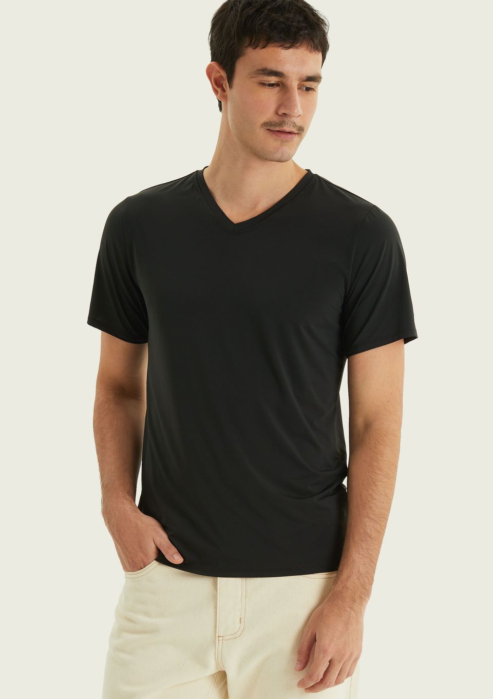 Camiseta Masculina Segunda Pele Gola V Hering Refresca - Preto