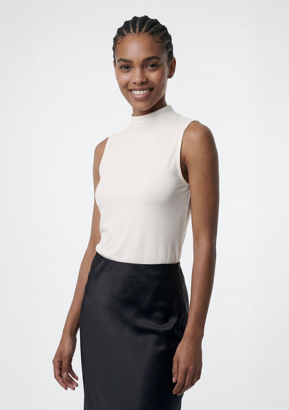 Regata Feminina Gola Alta em Interlock - Off White
