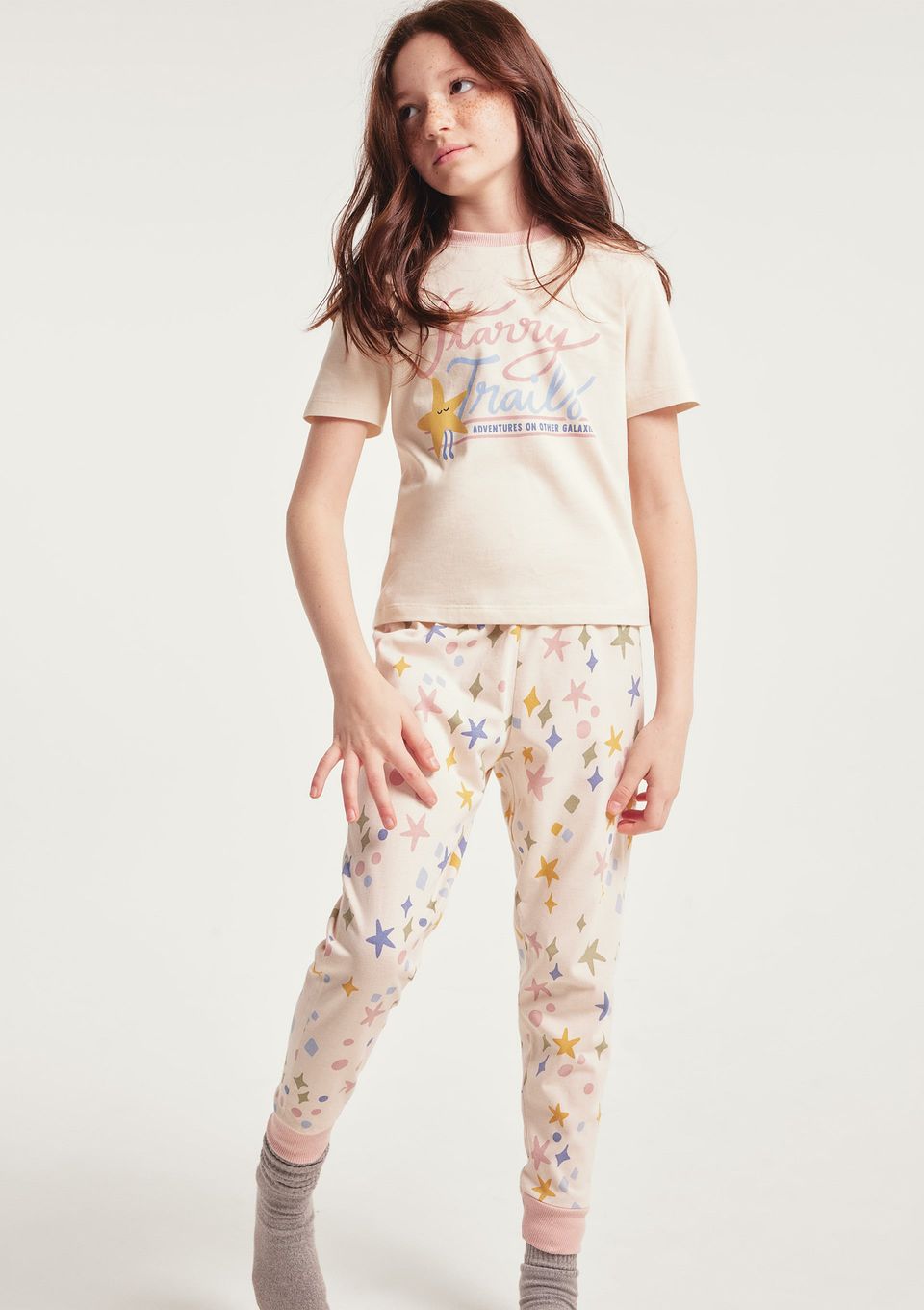 Pijama Infantil Menina com Estampa Que Brilha No Escuro - Creme